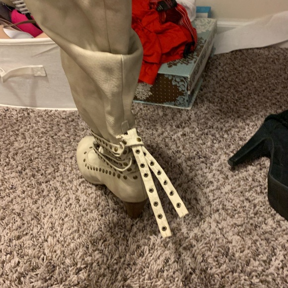 Knee high cream boots - Picture 6 of 6